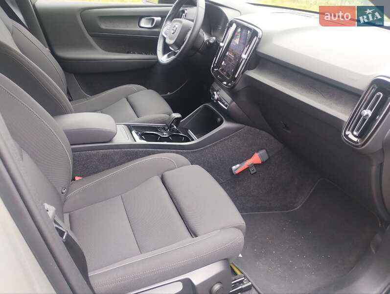 Внедорожник / Кроссовер Volvo XC40 2023 в Дубно