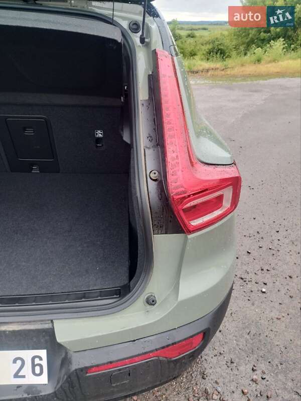 Внедорожник / Кроссовер Volvo XC40 2023 в Дубно
