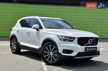 Внедорожник / Кроссовер Volvo XC40 2021 в Киеве