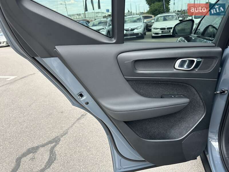 Внедорожник / Кроссовер Volvo XC40 2020 в Киеве