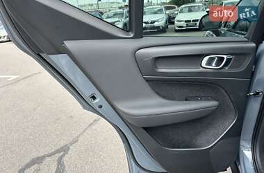 Внедорожник / Кроссовер Volvo XC40 2020 в 