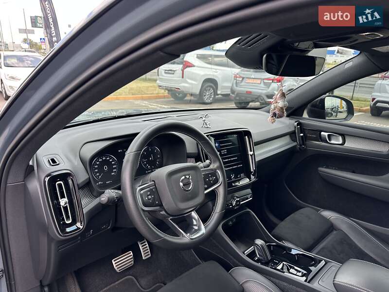 Внедорожник / Кроссовер Volvo XC40 2020 в Киеве