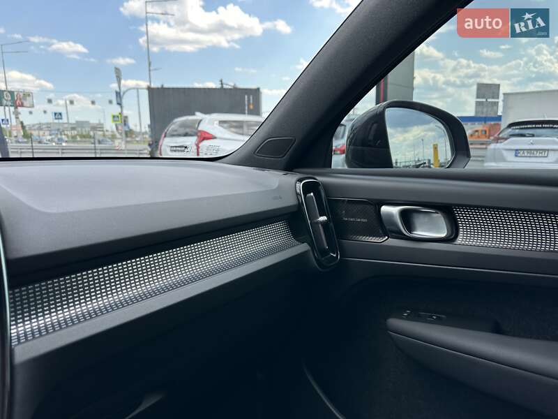 Внедорожник / Кроссовер Volvo XC40 2020 в Киеве