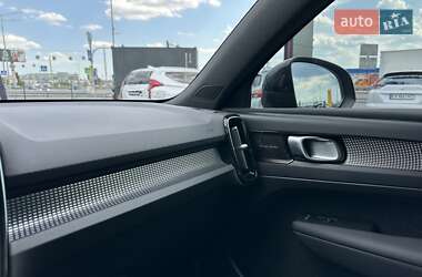 Внедорожник / Кроссовер Volvo XC40 2020 в 