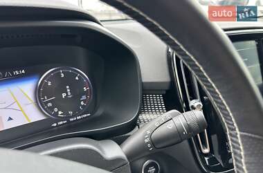 Внедорожник / Кроссовер Volvo XC40 2020 в 