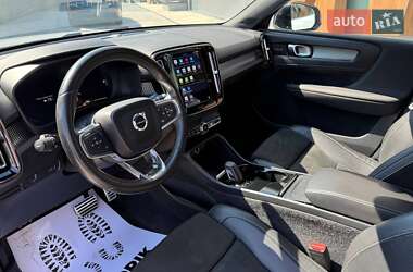 Внедорожник / Кроссовер Volvo XC40 2021 в 