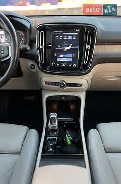 Внедорожник / Кроссовер Volvo XC40 2019 в 