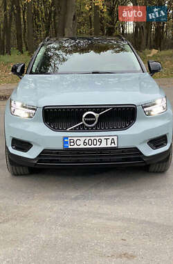 Внедорожник / Кроссовер Volvo XC40 2018 в 