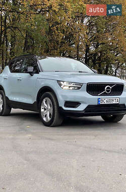 Внедорожник / Кроссовер Volvo XC40 2018 в 
