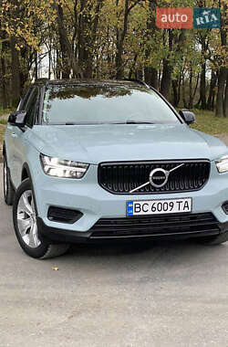 Внедорожник / Кроссовер Volvo XC40 2018 в 