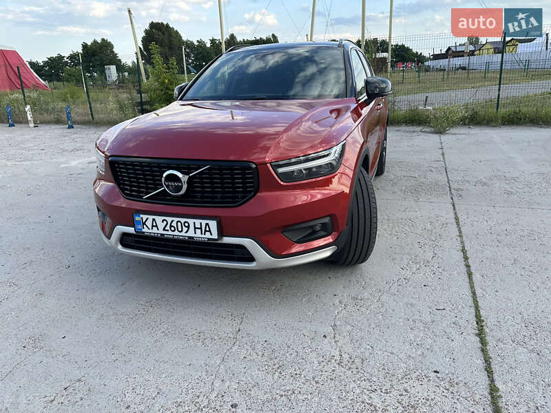 Внедорожник / Кроссовер Volvo XC40 2020 в 