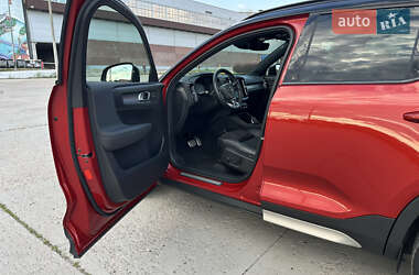 Внедорожник / Кроссовер Volvo XC40 2020 в 