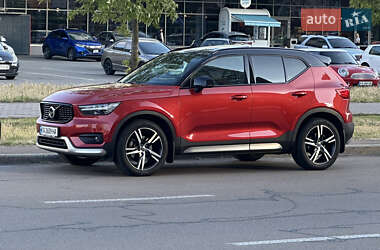 Внедорожник / Кроссовер Volvo XC40 2020 в 