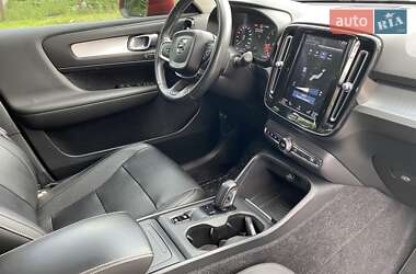Внедорожник / Кроссовер Volvo XC40 2018 в 