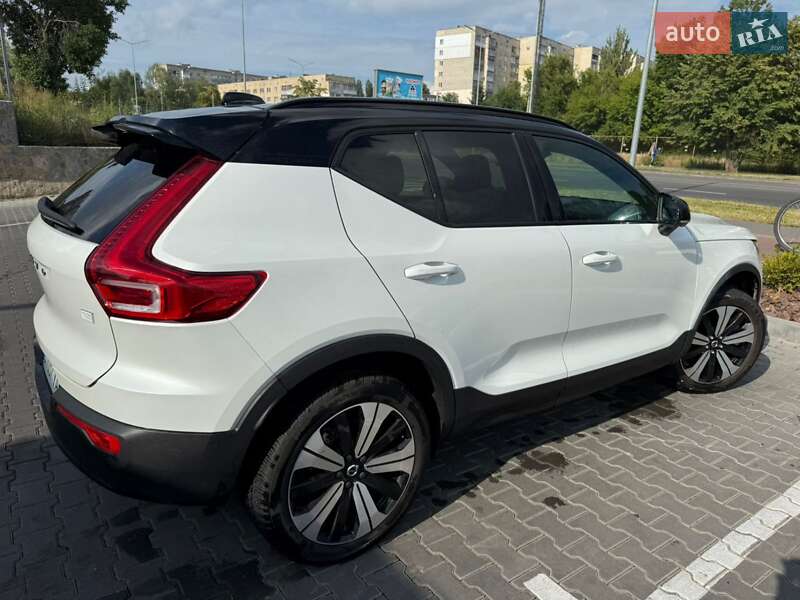 Внедорожник / Кроссовер Volvo XC40 2023 в Калиновке
