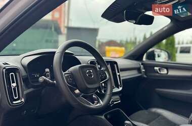 Внедорожник / Кроссовер Volvo XC40 2021 в 