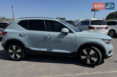 Внедорожник / Кроссовер Volvo XC40 2018 в 