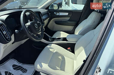 Внедорожник / Кроссовер Volvo XC40 2018 в 