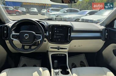 Внедорожник / Кроссовер Volvo XC40 2018 в 