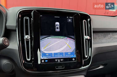 Внедорожник / Кроссовер Volvo XC40 2022 в 