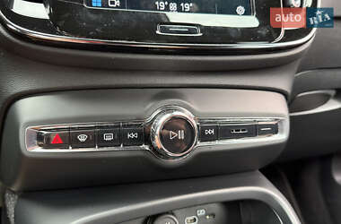 Внедорожник / Кроссовер Volvo XC40 2022 в 