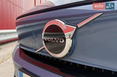 Внедорожник / Кроссовер Volvo XC40 2022 в 