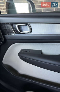 Внедорожник / Кроссовер Volvo XC40 2020 в 