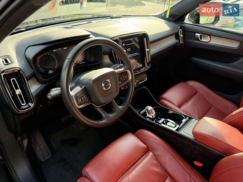 Внедорожник / Кроссовер Volvo XC40 2019 в Киеве