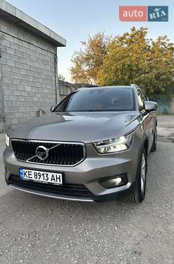 Внедорожник / Кроссовер Volvo XC40 2020 в 