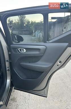 Внедорожник / Кроссовер Volvo XC40 2020 в 