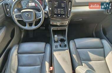 Внедорожник / Кроссовер Volvo XC40 2020 в 