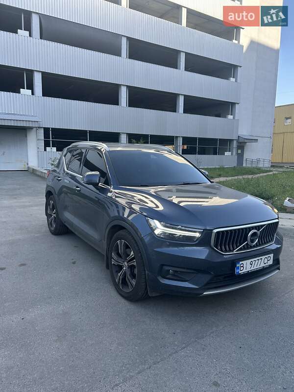 Внедорожник / Кроссовер Volvo XC40 2018 в 