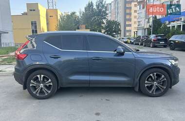 Внедорожник / Кроссовер Volvo XC40 2018 в 