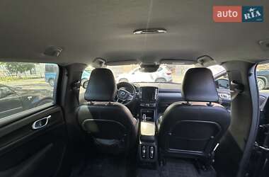 Внедорожник / Кроссовер Volvo XC40 2018 в 