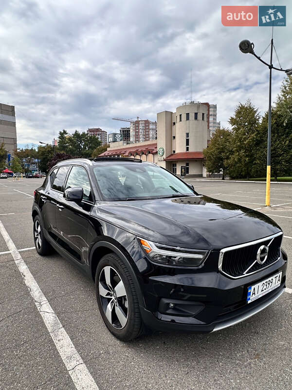 Внедорожник / Кроссовер Volvo XC40 2021 в 