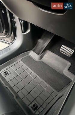 Внедорожник / Кроссовер Volvo XC40 2021 в 