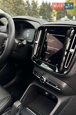 Внедорожник / Кроссовер Volvo XC40 2021 в 