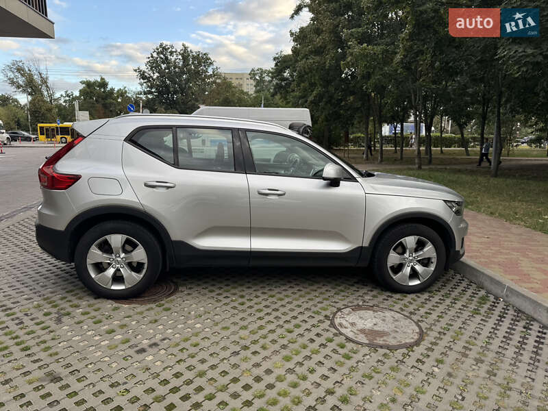 Внедорожник / Кроссовер Volvo XC40 2018 в 