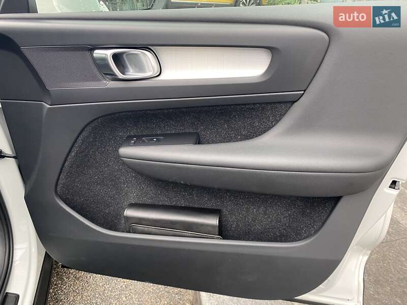 Позашляховик / Кросовер Volvo XC40 2019 в Києві фото 18 Позашляховик / Кросовер Volvo XC40 2019 в Києві