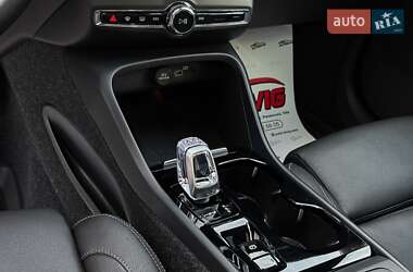 Внедорожник / Кроссовер Volvo XC40 2024 в 
