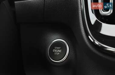 Внедорожник / Кроссовер Volvo XC40 2024 в 