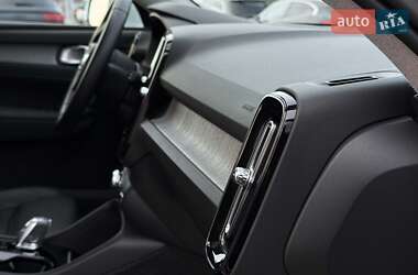Внедорожник / Кроссовер Volvo XC40 2024 в 