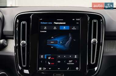 Внедорожник / Кроссовер Volvo XC40 2024 в 