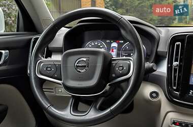 Внедорожник / Кроссовер Volvo XC40 2018 в 