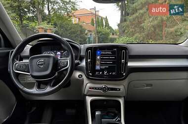 Внедорожник / Кроссовер Volvo XC40 2018 в 