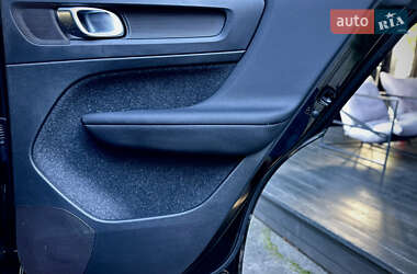 Внедорожник / Кроссовер Volvo XC40 2020 в 