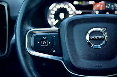 Внедорожник / Кроссовер Volvo XC40 2020 в 