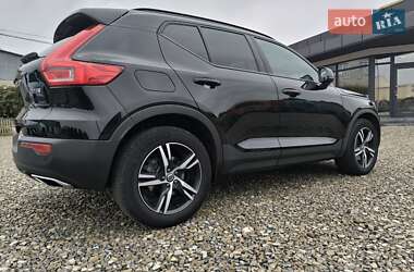 Позашляховик / Кросовер Volvo XC40 2018 в 