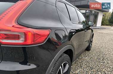 Позашляховик / Кросовер Volvo XC40 2018 в 