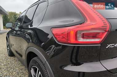 Позашляховик / Кросовер Volvo XC40 2018 в 